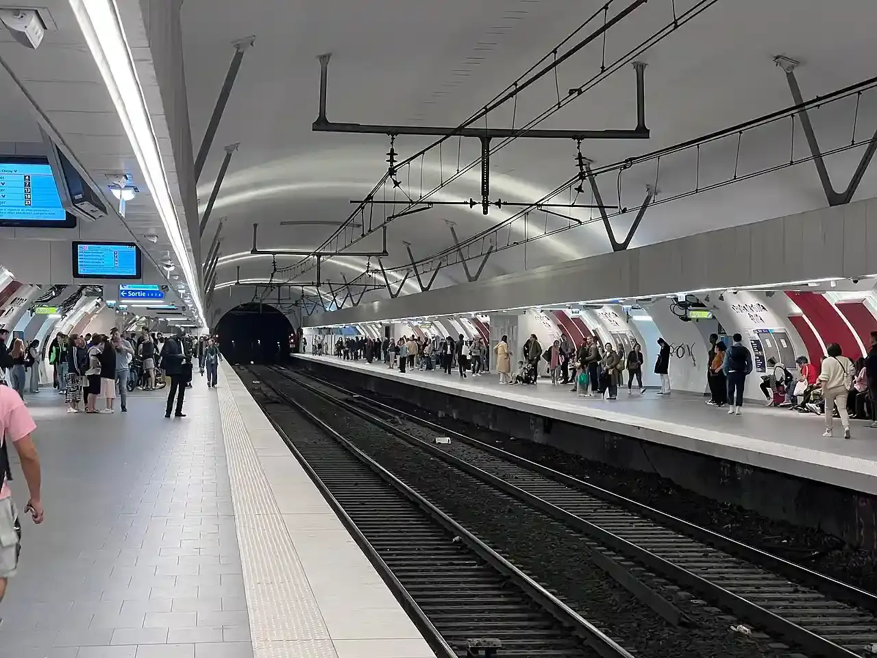 RER A train platforms