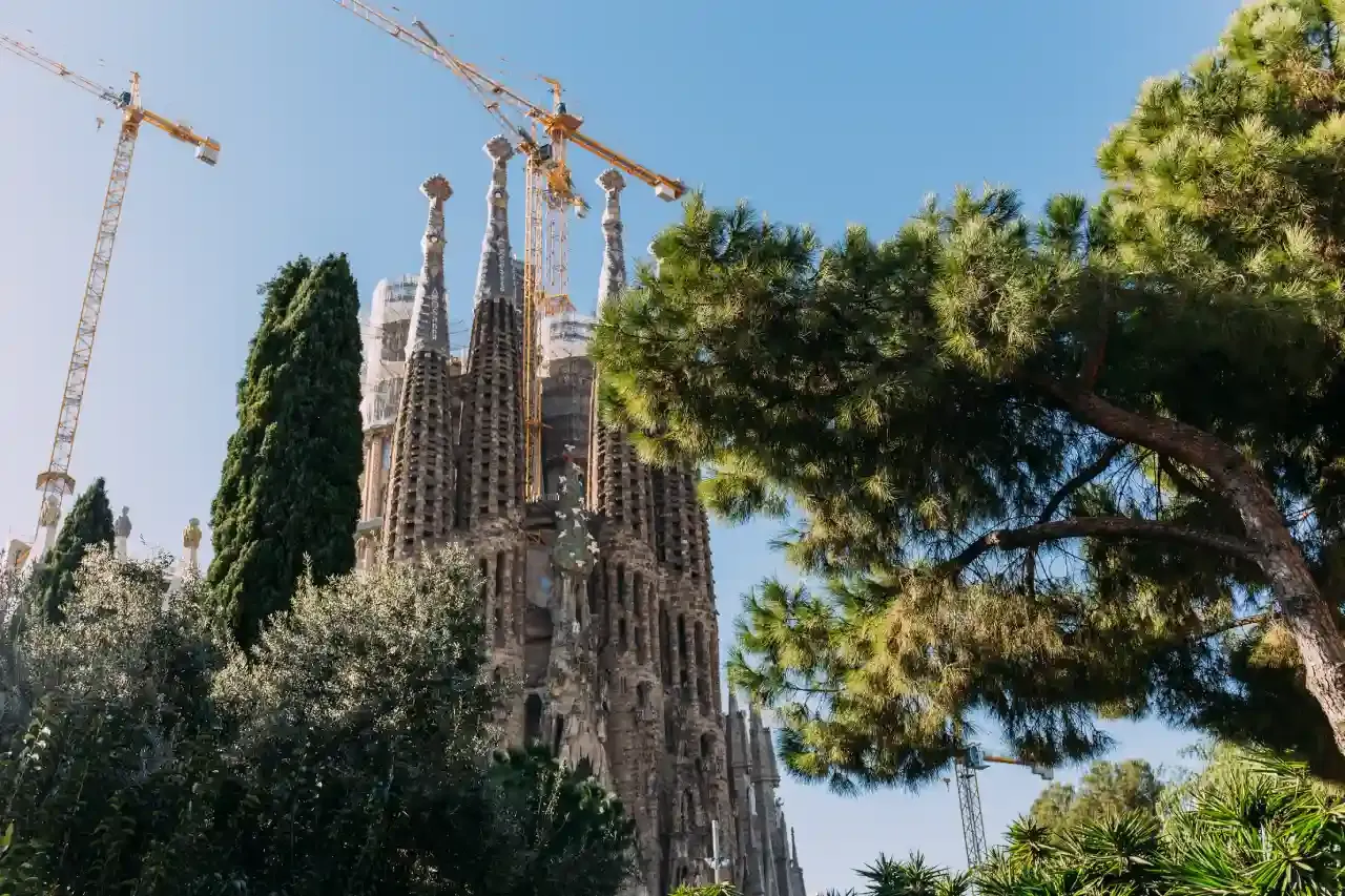Sagrada Familia finish date