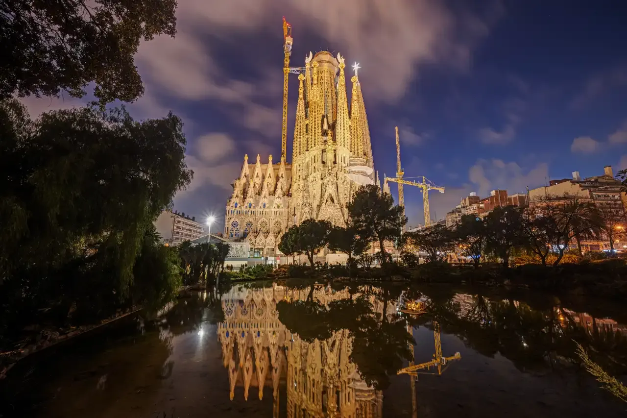 Sagrada Familia at night