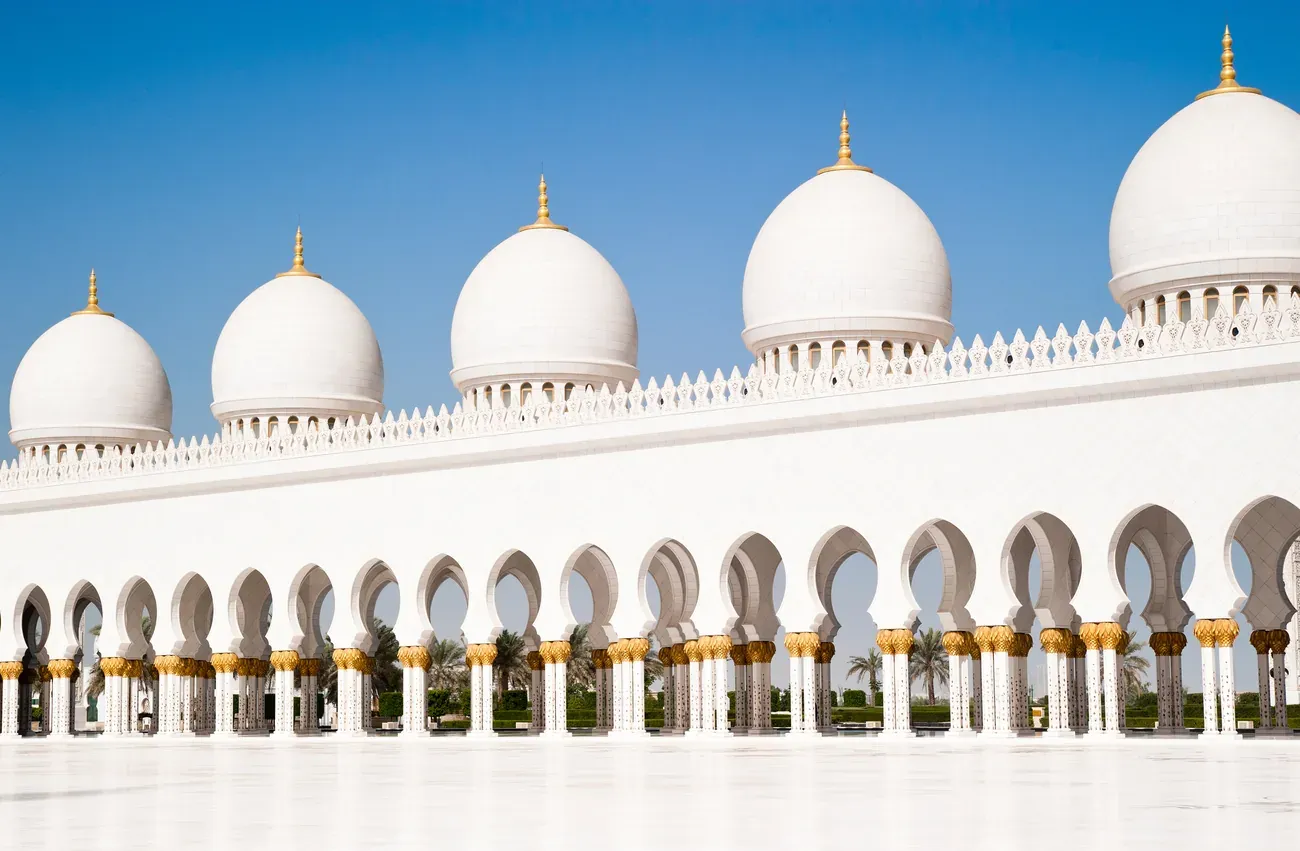 White domes and arcade of Sheikh Zayed Grand Mosque, Abu Dhabi