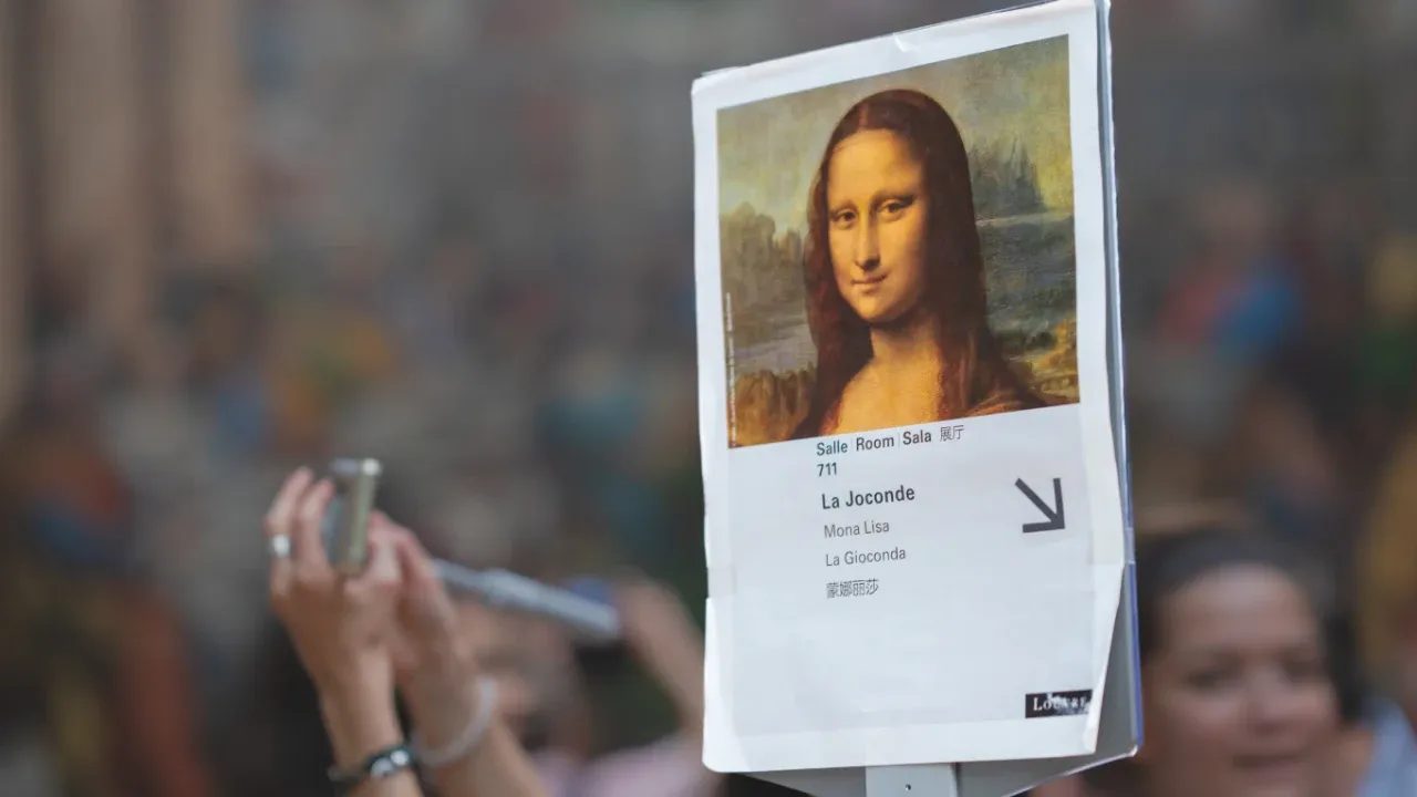 Signage of the Mona Lisa at the Louvre Museum