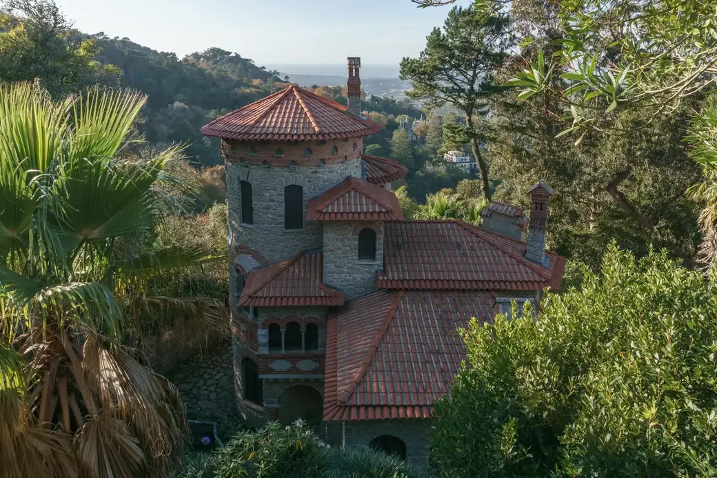 Villa Sassetti amid autumn foliage, Sintra