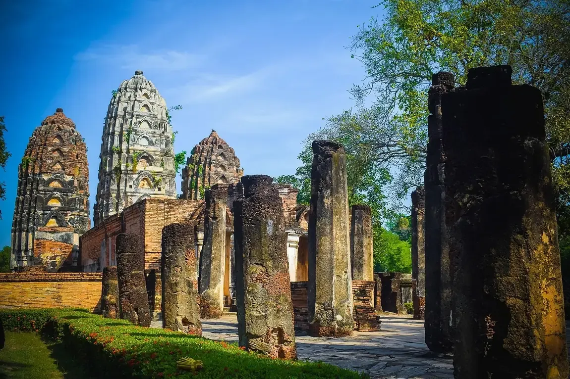 Rows of columns and Khmer-style prangs in the Sukhothai Historical Park
