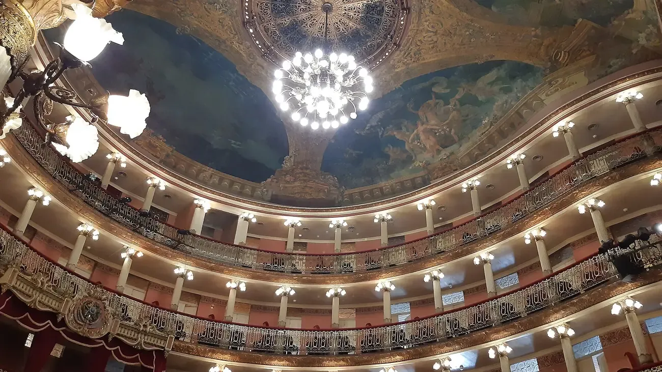 The painted ceiling and chandelier of the Teatro Amazonas in Manaus