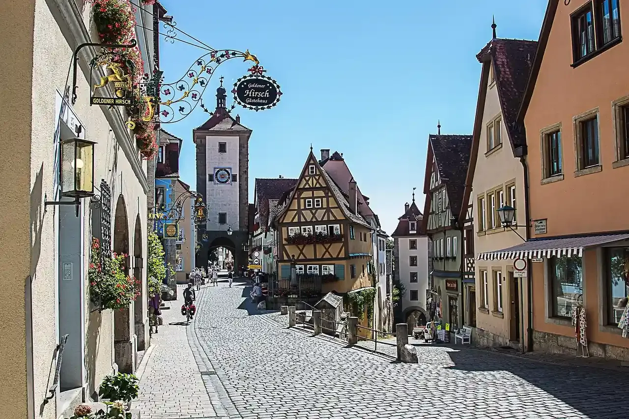 The Ploenlein fork with the Siebersturm gate tower in Rothenburg ob der Tauber