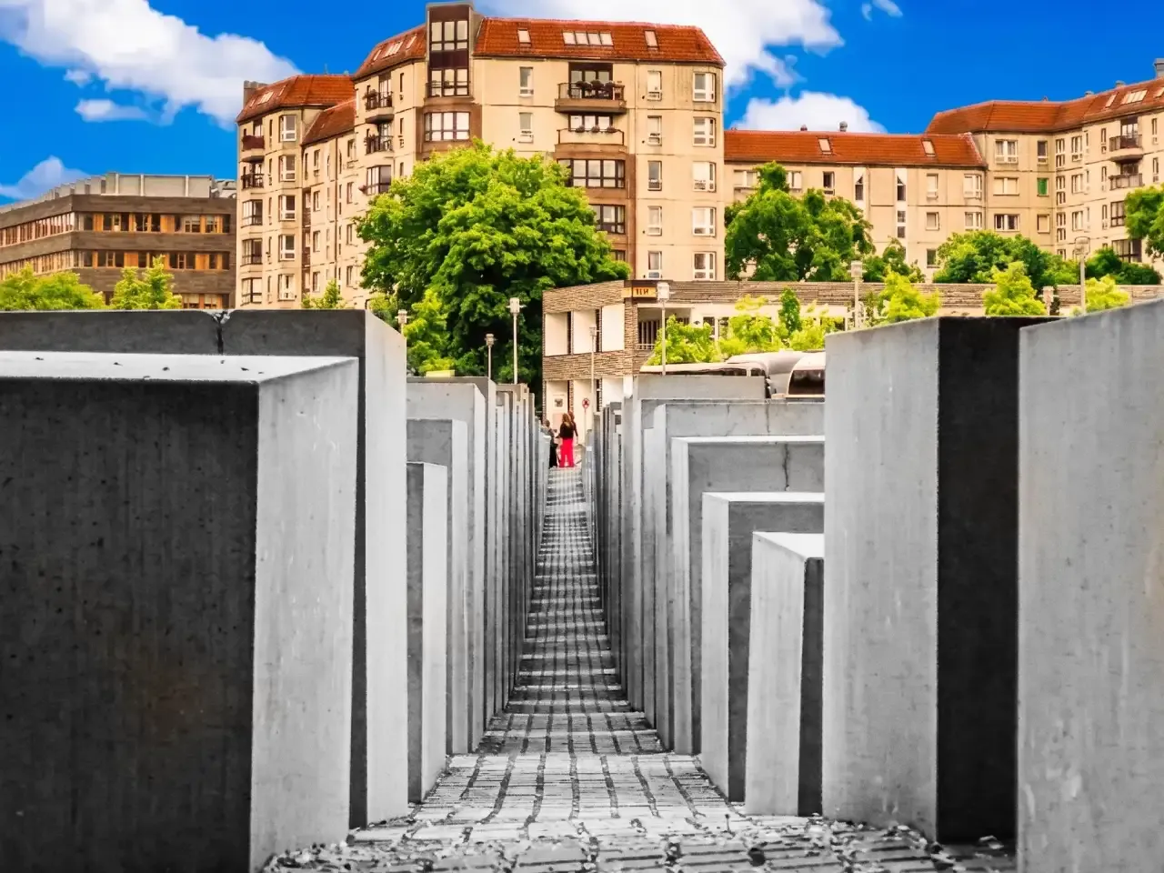Tourists at the Holocaust Memorial