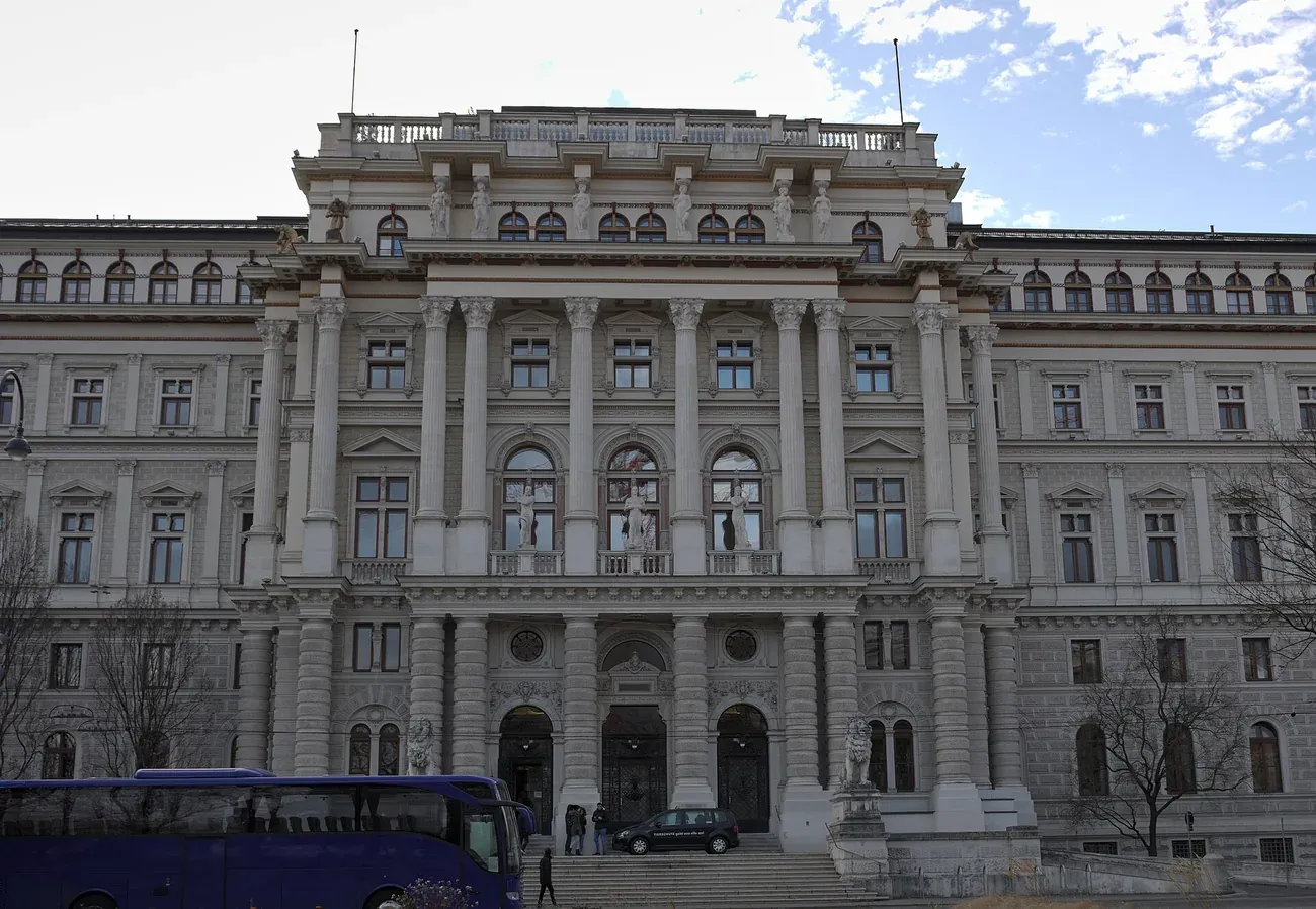 The Justizpalast, the Palace of Justice in Vienna that hides the rooftop Justizcafe