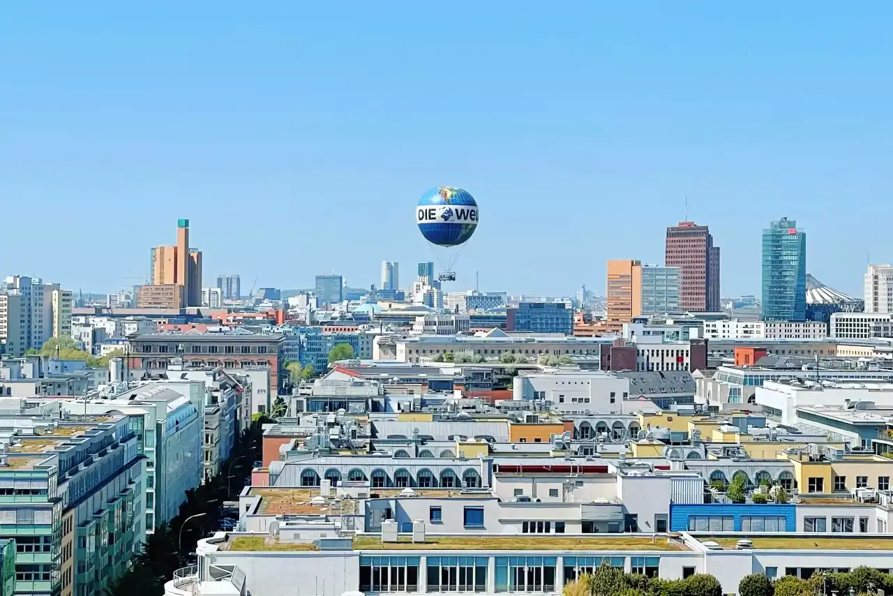 Welt Balloon over Berlin cityscape