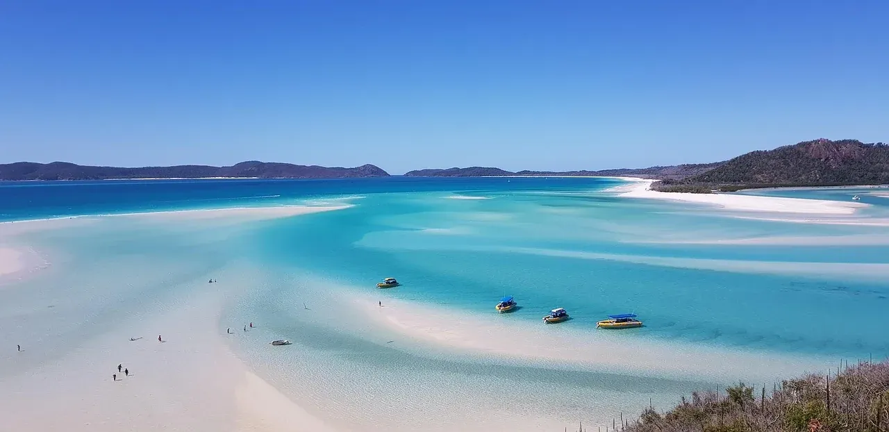 The white silica sand and shallow turquoise water of Whitehaven Beach on Whitsunday Island